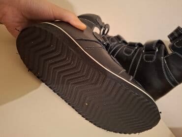 Əlil arabaları: Afo bot yay ucun olanidir.sef alindigi ucun satilir.razmer 32 33 — 4