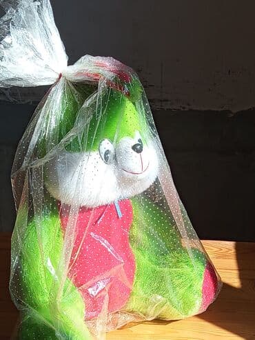 toxunma jaketler: Böyük ölçülü plyuş ayıcık - Rənglər: yaşıl və qırmızı, ağ yanaqlarla — 3