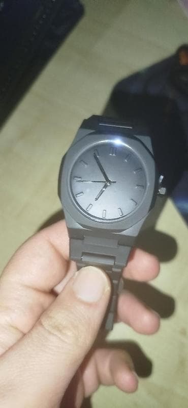 Smart qolbaqlar: Qol saatlari sekildekilerin her biri 9 azndir,bezilerinin oz — 5