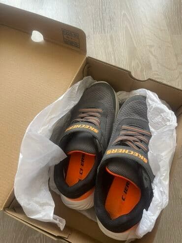 kreditle geyimler: Skechers brendinin uşaq kros keti. Ayaqqabılar tünd boz rəngdədir və — 5