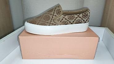 krasovka: Qadın slip-on kətan ayaqqabısı - Rəng: bej/qəhvəyi monoqram naxışlı — 1