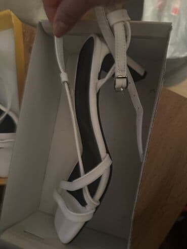 белые босоножки на тракторной подошве: Размер: 40, цвет - Белый, Новый — 2