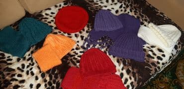 женские трикотажные шапки: Вязаные шапки, береты, шарфы. Ручная работа, немецкая пряжа. 8-10 — 1