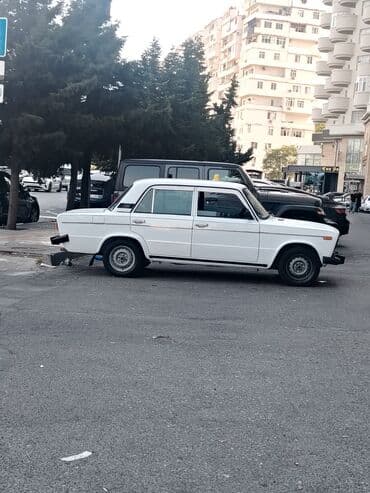 jeep az: VAZ 2106, ağ rəng, sedan gövdə. Klassik “Jiquli” dizaynı: xrom yan — 5