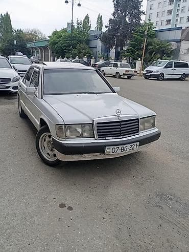 Mercedes-Benz 190: 2 l | 1986 il Sedan — 2