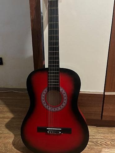 Гитары: Klassik akustik gitara – qırmızı/qaraya keçid rəng çaları ilə. - — 1