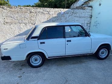 Nəqliyyat: LADA 2107, ağ sedan Texniki xüsusiyyətlər: - Kuzov: 4 qapılı sedan — 4