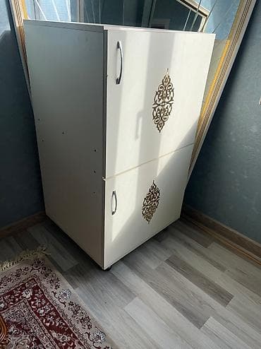 şifanerlər: Şkaf. 2qapılı. Eni 65sm;hundurluyu 109sm; derinliyi 57sm. Qiymət — 2