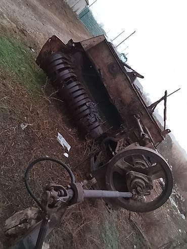 niva faralari arxa: Kənd təsərrüfatı üçün ot/saman pres maşını (kvadrat bala) - Traktorun — 2