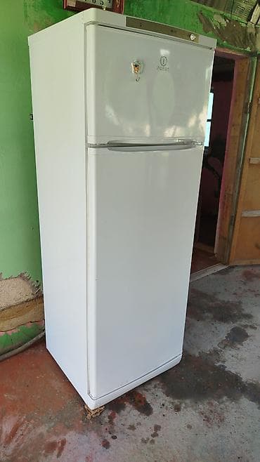 peçlər və kaminlər: 2 qapılı Indesit Soyuducu Satılır, rəng - Ağ — 1
