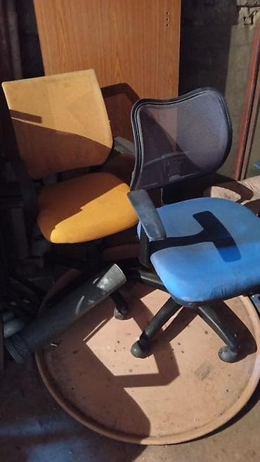 işdənmiş mebelər: Təkərli, Qolları tənzimlənmir — 1