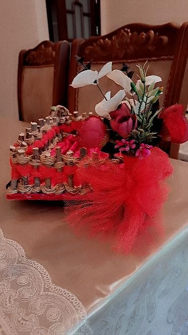 Xonça: El işi,qirmizi villirdan — 2