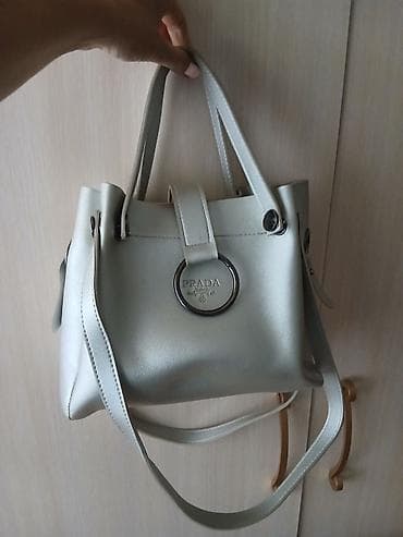 Çantalar: Prada çanta - Rəng: açıq gümüşü/boz ton - Material: hamar teksturalı — 1
