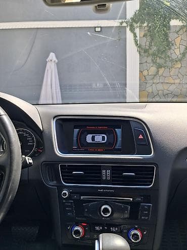 Audi Q5 – ağ rəngli, zərif və funksional premium SUV. Əsas — 10