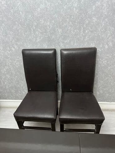 Stullar: Qonaq otağı üçün, İşlənmiş, Dördbucaq masa, 2 stul — 2