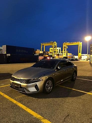 Nəqliyyat: Kia K5 – müasir sedan Xarici: - Gümüş rəngli kuzov, idman üslubunda — 9