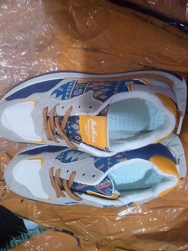 Uniseks idman krossovkası - Rənglər: ağ, boz, lacivərd və sarı