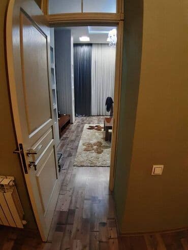 аренда квартир без посредников: Nizami metrosunun yaxınlığında Ag çiçəyimə yaxın 3 mertebeli binanın — 10