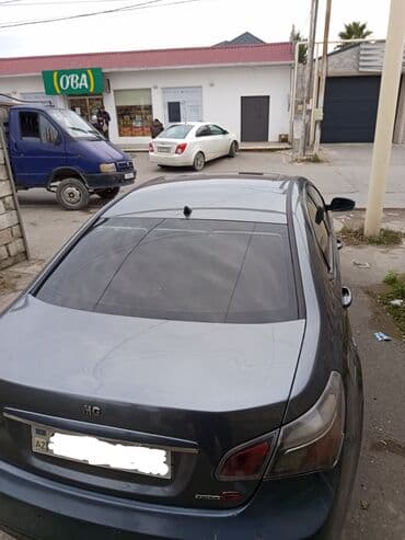 aston martin dbs 6 v12: MG 6 sedan – boz rəng, 4 qapılı, tam şüşə tündləşdirmə ilə — 4