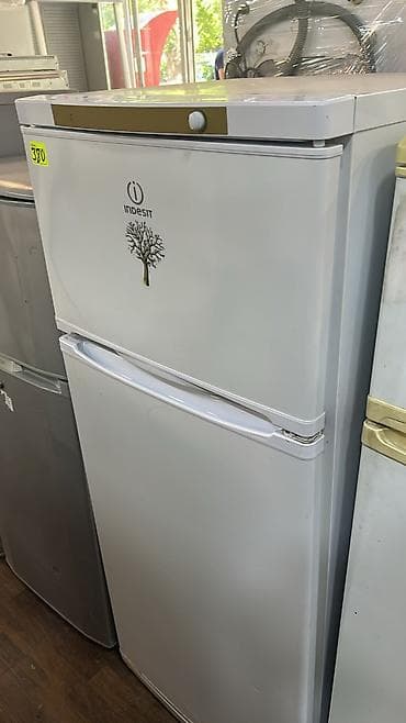 Indesit iki qapılı soyuducu - Rəng: ağ - Üst hissə: kiçik dondurucu — 1