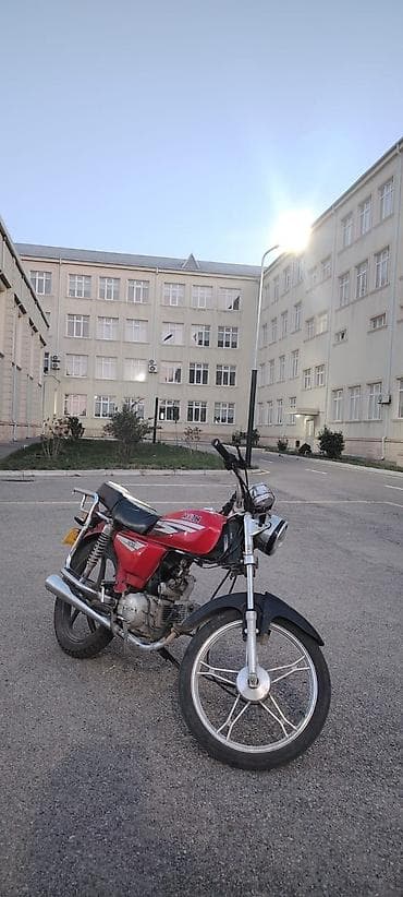 Moon ASB motosiklet - Mühərrik: 4-takt, hava soyutmalı, karbüratorlu