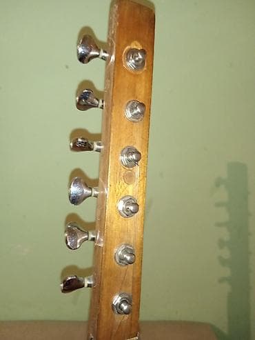 kreditle idman aletleri: Elektro saz – daxili preamp və EQ ilə - Korpus: taxta, armud formalı — 9