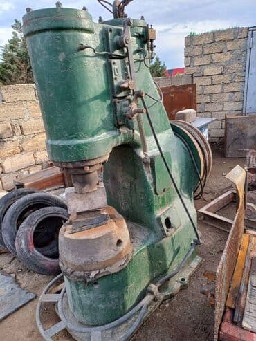пресс чоп сатам: 75 tonluq molot işlək vəziyyətdədir.Molot — 1