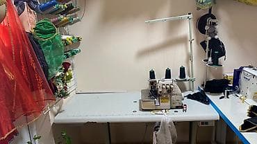 İşlək vəziyyətdə 3 saplı overlok. Toxunuşu sıx və çox səliqəlidi