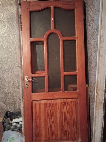 Taxta şüşəli qapı

2 denedi cerciveside var biri 10 manat