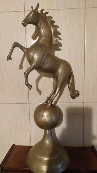 qizil onluq qiymeti 2019: At heykəli. Əlvan metaldan hazırlanmışdır. Əl işidir. Hündürlüyü 60 — 2