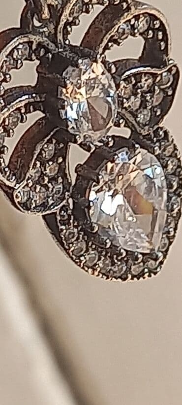 1 грамм золота цена 585 в баку: Gümüş dəst "üzük, sırğa və həmayil" dəsti satılır. Üzüyün ölçüsü 8.5 — 23