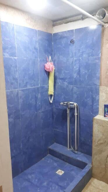 7 ci mikrorayon yeni tikili: 8 noyabr metrosunun yaxin tibb univers yaxin 5 mertebeli binanın 2-ci — 11