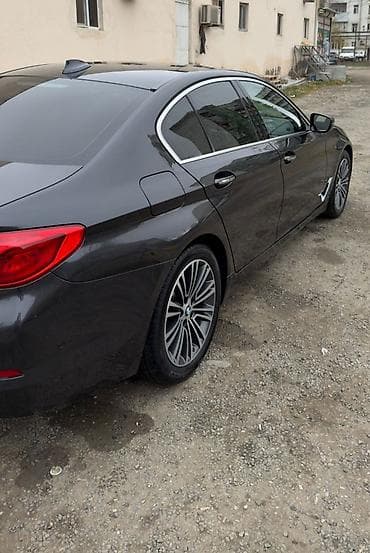 oka maşin: BMW 530: 2 l | 2018 il Sedan — 4