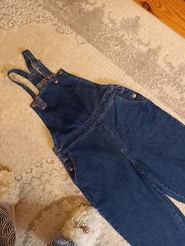 Qadınlar üçün denim kombinezon - Model: Klassik cins kombinezon, düz — 2