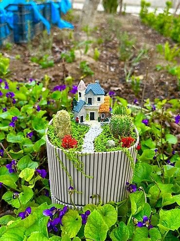 Mini bağ kompozisiyası – saksıda “nağıl evi” dekoru ilə