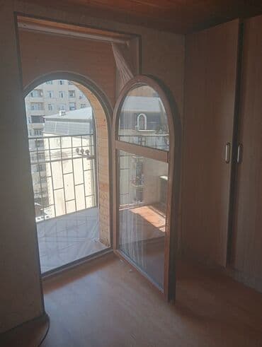 Qarajlar: Kirayə verilir: eyvanlı otaq/studio - Geniş açıq eyvan: keramika — 3