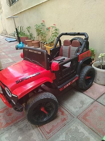 Elektrikli uşaq avtomabili satılır normal vəziyətdədir. Tək problemi — 3