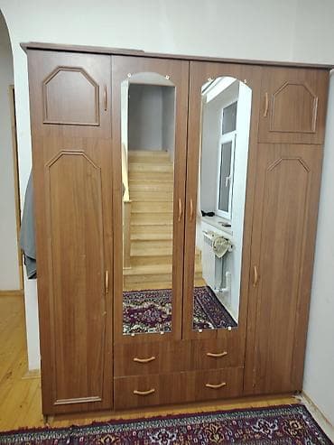 plastik skaflar: Geniş qapılı paltar dolabı - Material: ağac teksturasına malik — 1