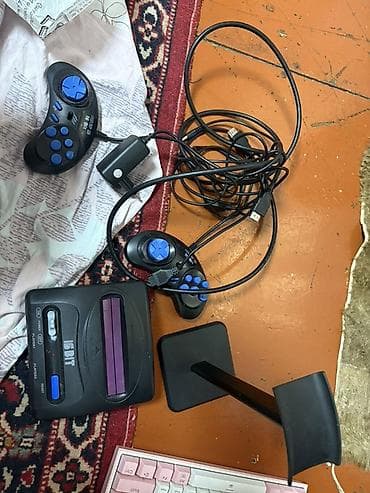 playstation 4 disk: Retro 16-bit oyun konsolu dəsti Xüsusiyyətlər: - 16-bit kartuşlu oyun — 1
