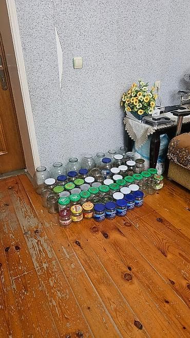Müxtəlif ölçülü və formalı şüşə bankalar dəsti. Bəziləri qapaqlıdır lalafo.az -da Müxtəlif ölçülü və formalı şüşə bankalar dəsti. Bəziləri qapaqlıdır