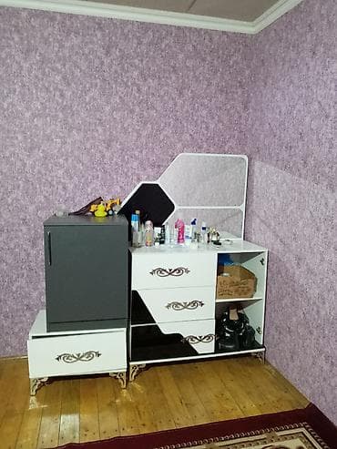 Qonaq otağı üçün mebel dəsti Tərkibi: - Geniş bufet/komod: 3 dərin