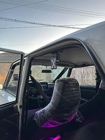 vaz 2107 abirsofka: VAZ 2107 sedan – ağ rəng, 4 qapı, arxa ötürücülü. Xarici: - Klassik — 7