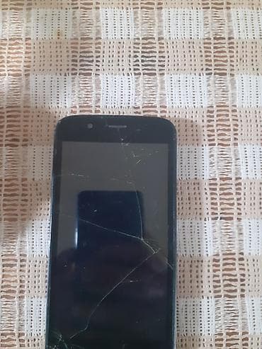 Smartfon (ekranında çatlar var) - Rəng: qara - Sensorlu ekran, ön
