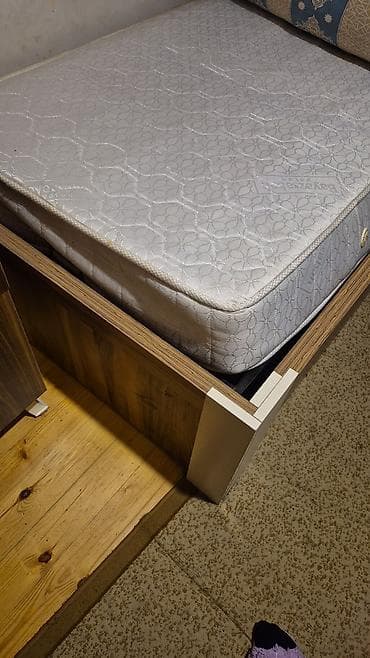 taxt döşəyi: Oğlan və qız üçün, İşlənmiş, Çarpayı, Bazasız, Matras ilə, Siyirməsiz — 4