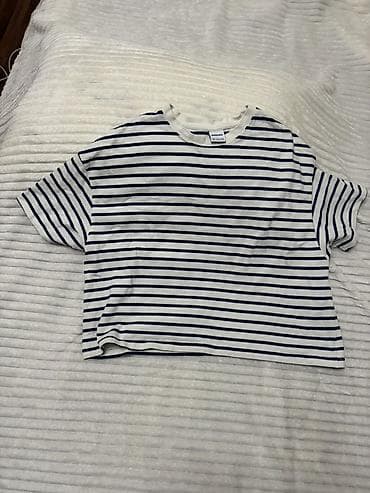 Bershka zolaqlı t‑şört 35 Təcili satılır. Çox az geyinilib, vəziyyəti