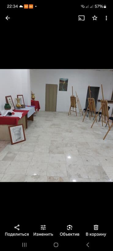 Bu rəsm studiyası, rəssamlıq və incəsənət dərsləri üçün ideal bir