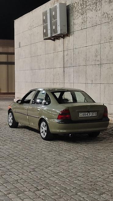 passat b5 ekran: Opel Vectra: 1.8 l | 1996 il Sedan — 2