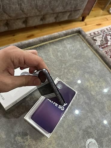 yonca sep: Samsung Galaxy S21 FE, 128 GB, rəng - Qara, Simsiz şarj — 2