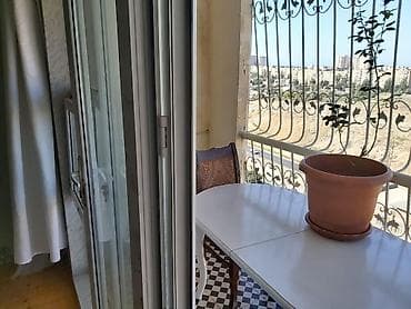 yeni gunəşli ev: Satılır yeni günəşli D massivi bina 29yerləsən 2-2ayrılmış 4 otaqlı — 3