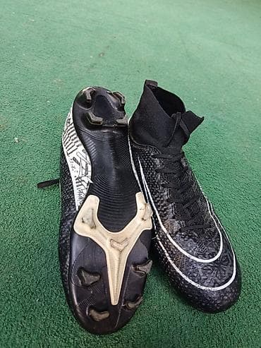 Məhsul: Futbol buçları - Rəng: Qara, ağ naxışlı detallarla - Üst — 2